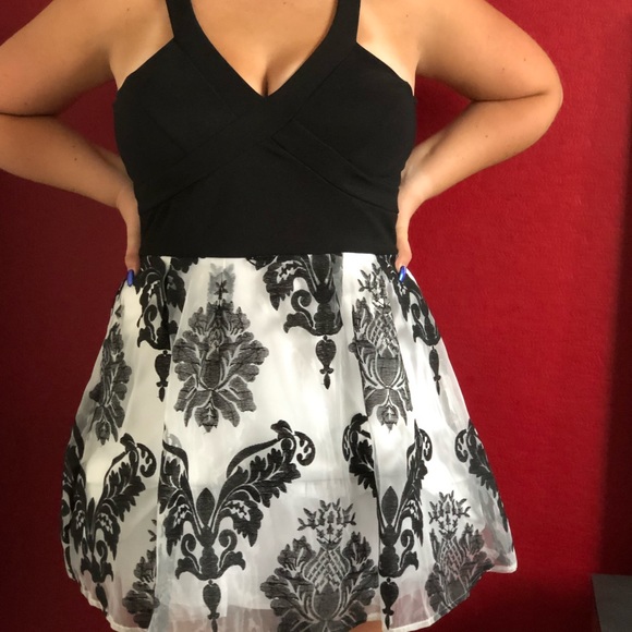 Black and white semi formal dress- juniors size 13 - Picture 1 of 6